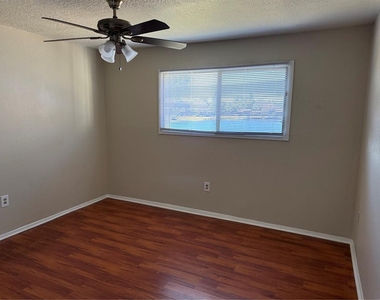 914 Lake Destiny Road - Photo Thumbnail 22