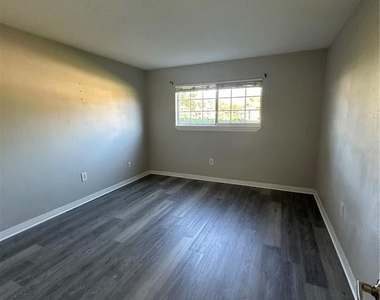 1695 Lee Road Road - Photo Thumbnail 11