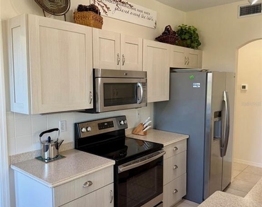 1801 Auburn Lakes Circle - Photo Thumbnail 10