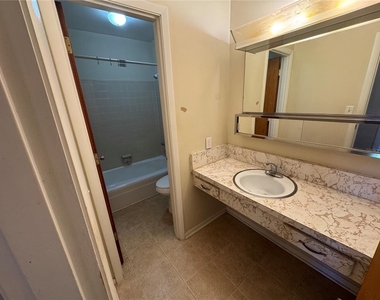 245 Center Road - Photo Thumbnail 8