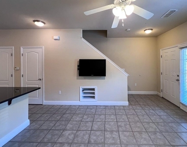 2972 Sw 35th Place - Photo Thumbnail 5