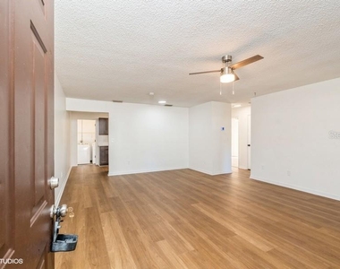 2522 Nw 4th Terrace - Photo Thumbnail 2