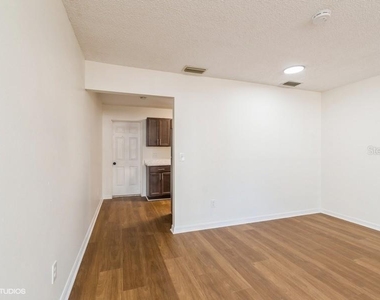 2522 Nw 4th Terrace - Photo Thumbnail 3