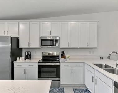 12470 Wellen Golf Street - Photo Thumbnail 10