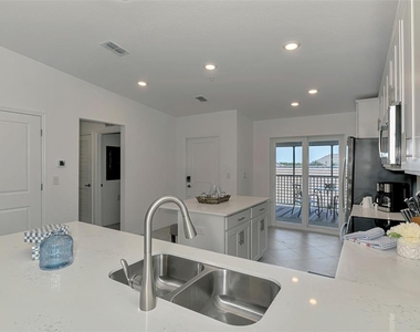 12470 Wellen Golf Street - Photo Thumbnail 7