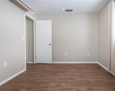 802 Buttonwood Drive - Photo Thumbnail 24