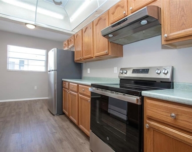 802 Buttonwood Drive - Photo Thumbnail 19