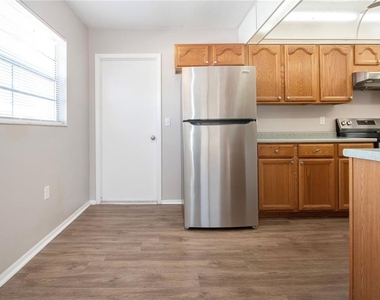 802 Buttonwood Drive - Photo Thumbnail 15