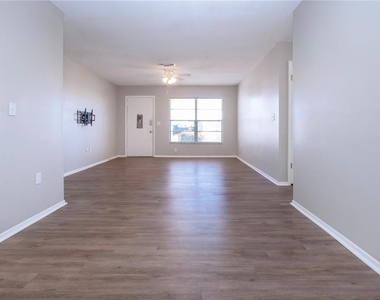 802 Buttonwood Drive - Photo Thumbnail 11