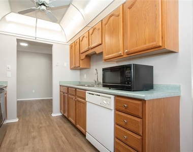 802 Buttonwood Drive - Photo Thumbnail 16