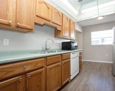 802 Buttonwood Drive - Photo Thumbnail 21