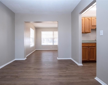 802 Buttonwood Drive - Photo Thumbnail 10