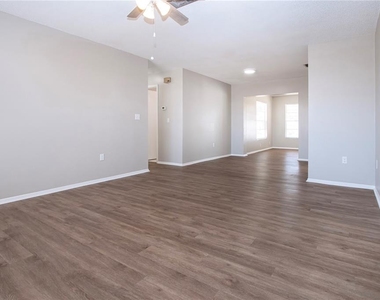 802 Buttonwood Drive - Photo Thumbnail 8