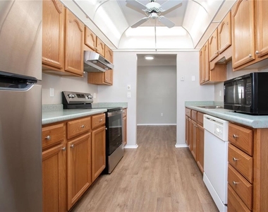 802 Buttonwood Drive - Photo Thumbnail 17