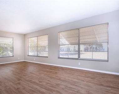 802 Buttonwood Drive - Photo Thumbnail 14