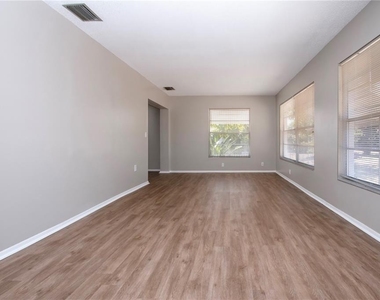 802 Buttonwood Drive - Photo Thumbnail 13