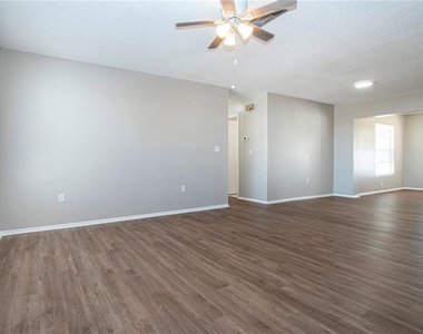 802 Buttonwood Drive - Photo Thumbnail 7