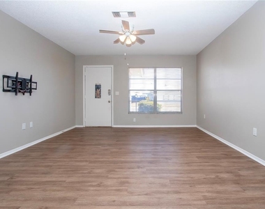 802 Buttonwood Drive - Photo Thumbnail 6