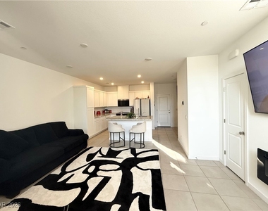 206 Freeport View Place - Photo Thumbnail 3