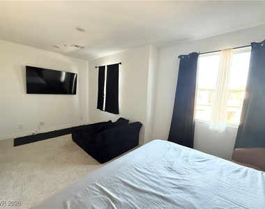 206 Freeport View Place - Photo Thumbnail 9