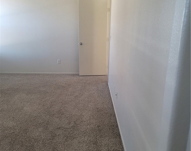 1432 Evening Song Avenue - Photo Thumbnail 21