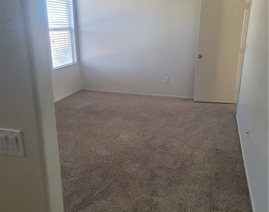 1432 Evening Song Avenue - Photo Thumbnail 20