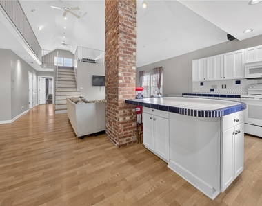 2340 Court St - Photo Thumbnail 5