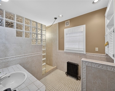2340 Court St - Photo Thumbnail 14