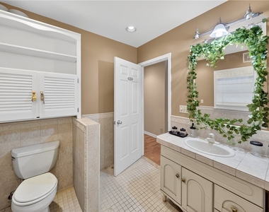 2340 Court St - Photo Thumbnail 17