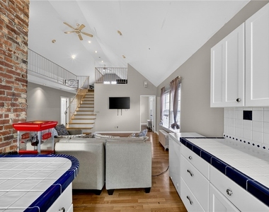 2340 Court St - Photo Thumbnail 9