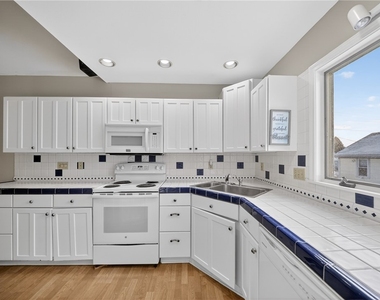 2340 Court St - Photo Thumbnail 8
