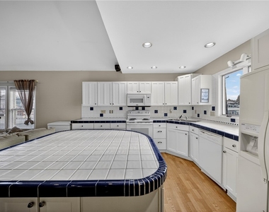 2340 Court St - Photo Thumbnail 7