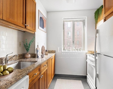 East 18th Street - Photo Thumbnail 4