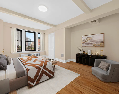 East 68th Street - Photo Thumbnail 6