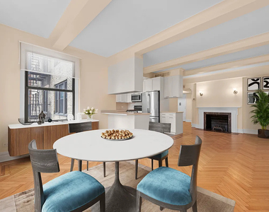 East 68th Street - Photo Thumbnail 1