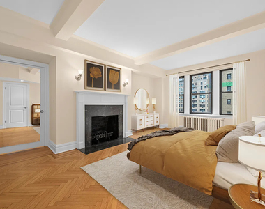 East 68th Street - Photo Thumbnail 5