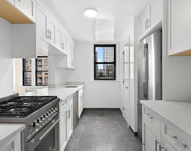 East 68th Street - Photo Thumbnail 2