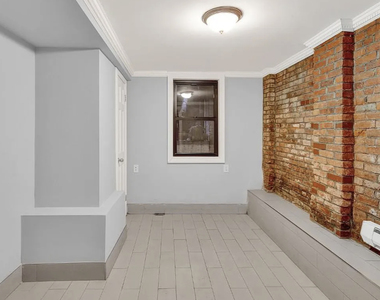 118 East 7th Street - Photo Thumbnail 3