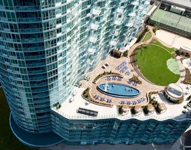 45-40 Center Boulevard - Photo Thumbnail 13