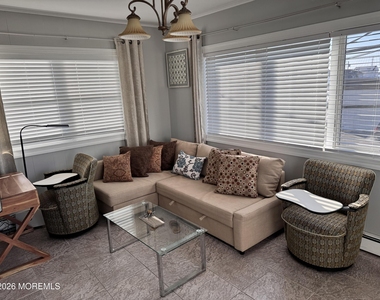 604 Se Central Avenue - Photo Thumbnail 1