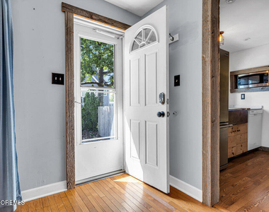 105 Longfellow Avenue - Photo Thumbnail 5