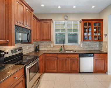 5715 Nw 119th Terrace - Photo Thumbnail 18