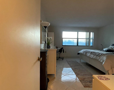 16141 Blatt Boulevard - Photo Thumbnail 31