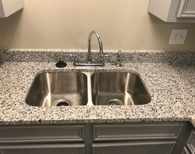 4027 Ovid Avenue - Photo Thumbnail 4