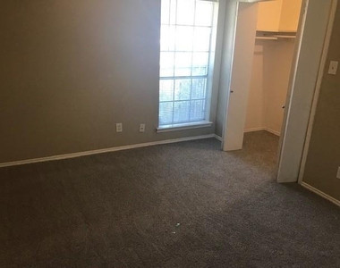 4027 Ovid Avenue - Photo Thumbnail 11