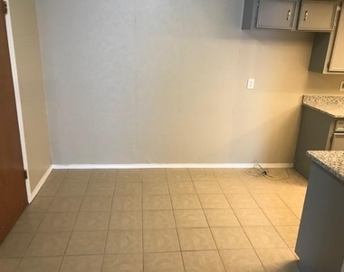 4027 Ovid Avenue - Photo Thumbnail 7