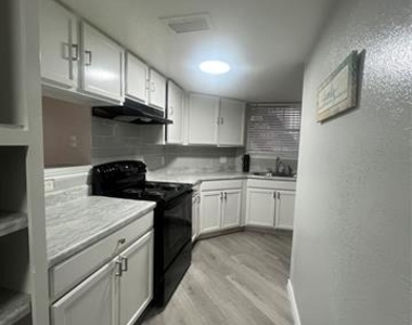 7501 Chesterfield Drive - Photo Thumbnail 6