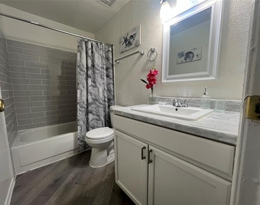 7501 Chesterfield Drive - Photo Thumbnail 11