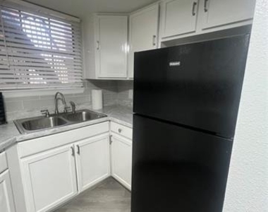 7501 Chesterfield Drive - Photo Thumbnail 7