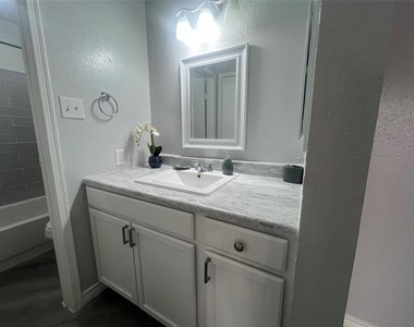 7501 Chesterfield Drive - Photo Thumbnail 9